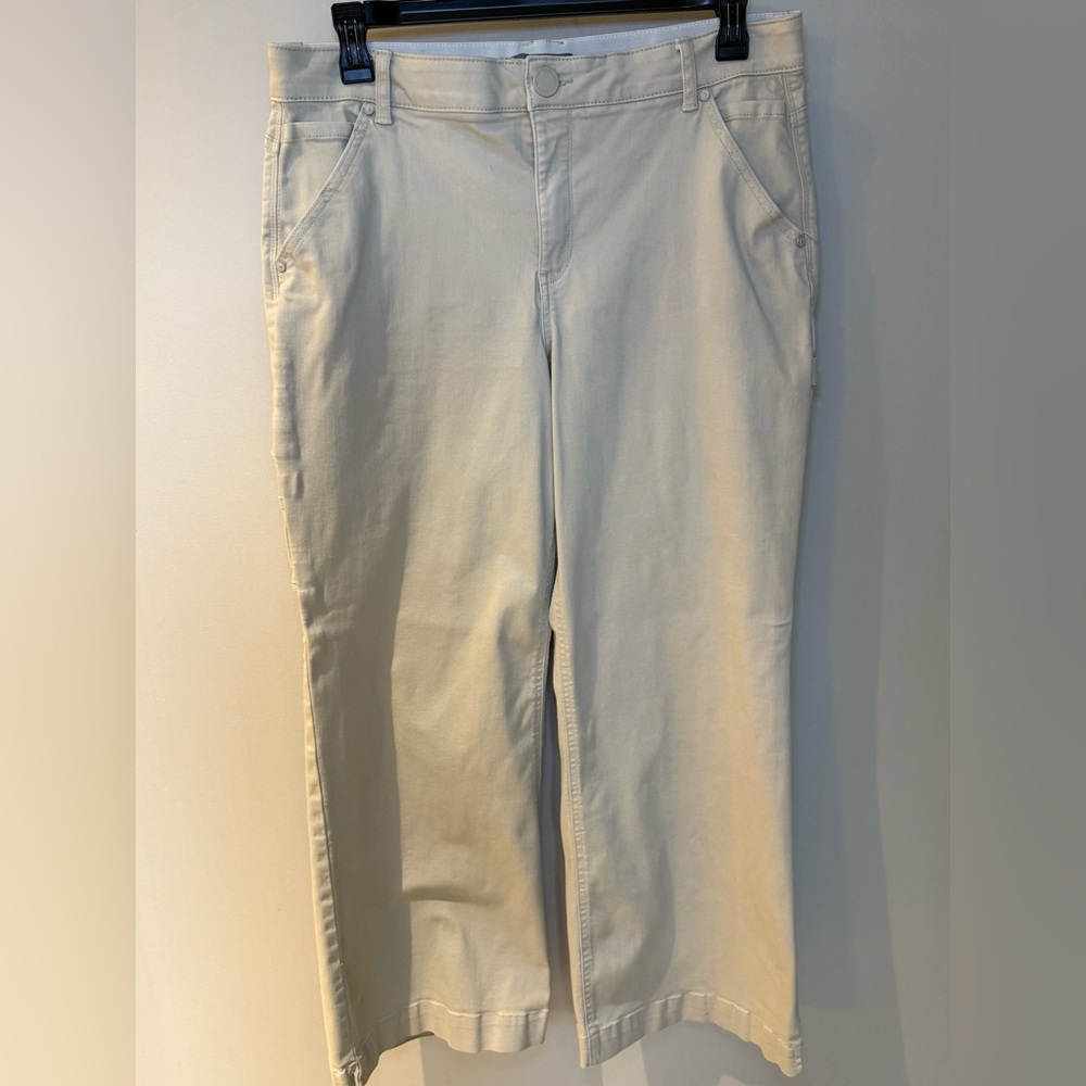 Wide Leg Women's cargo Jeans in cream